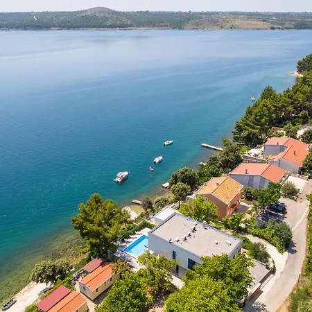 Karla פוסדריה