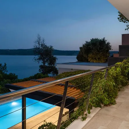 Karla ポセダリェ