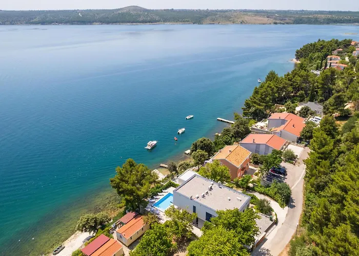 Karla פוסדריה