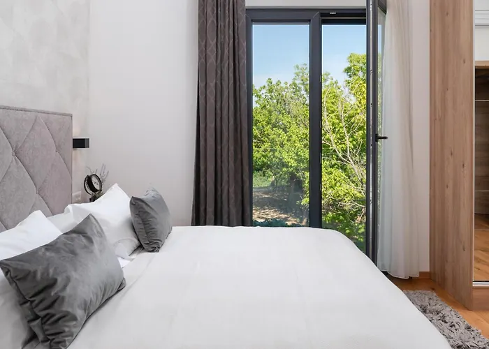 Karla * פוסדריה